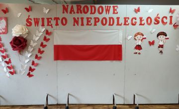 Szkoła do hymnu
