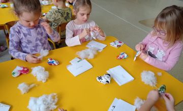 Warsztaty krawieckie w grupie Motylki