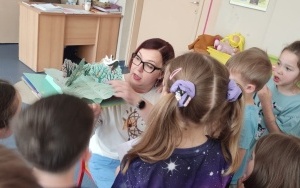 Pani Ania czyta dzieciom (2)