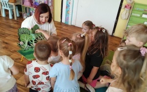 Pani Ania czyta dzieciom (1)