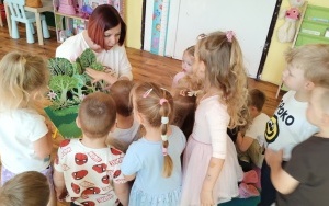 Pani Ania czyta dzieciom (2)