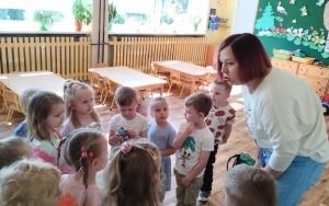 Pani Ania czyta dzieciom (1)