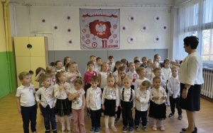 Szkoła do hymnu (1)