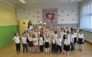 Szkoła do hymnu (2)