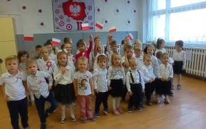 Szkoła do hymnu (4)