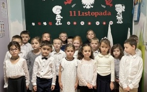 Szkoła do hymnu (1)