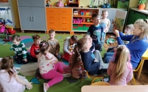 Czytanie na dywanie (1)