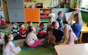 Czytanie na dywanie (2)