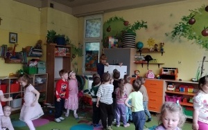 Czytanie na dywanie (4)